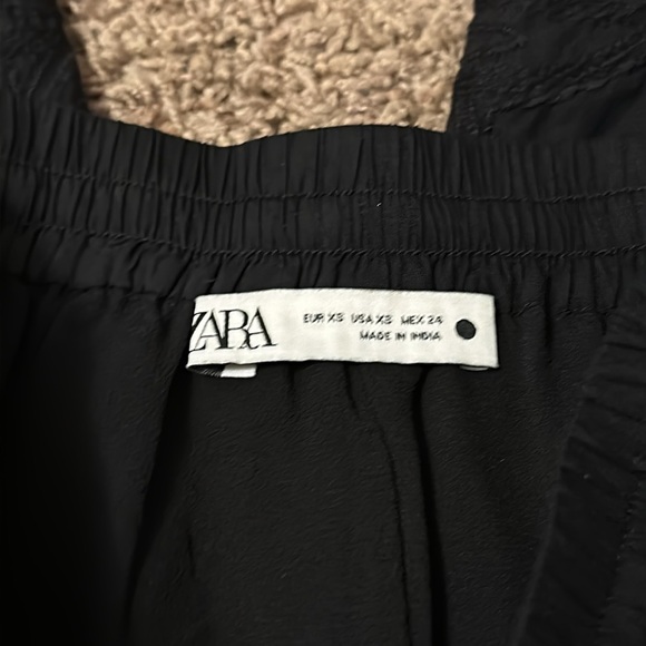 Zara Eyelet Pants (XS) - Picture 4 of 11